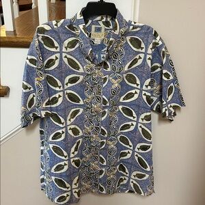 Kahala AVI Collection 💯 cotton vintage button down short sleeve shirt